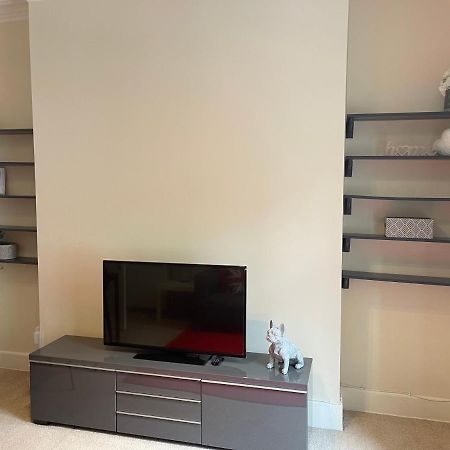 Beautiful 2 Bedroom Apartment- Prime Location, Aberdeen Centre 외부 사진