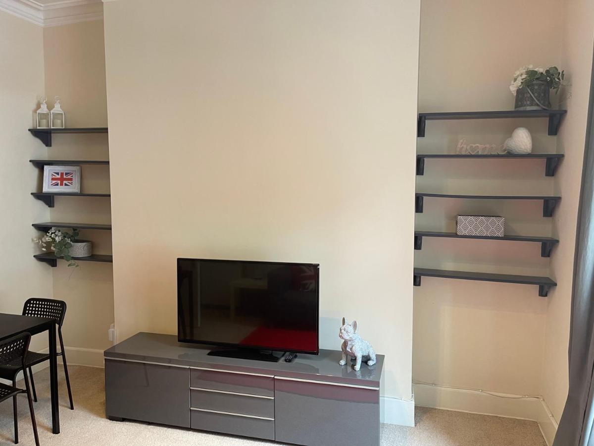 Beautiful 2 Bedroom Apartment- Prime Location, Aberdeen Centre 외부 사진