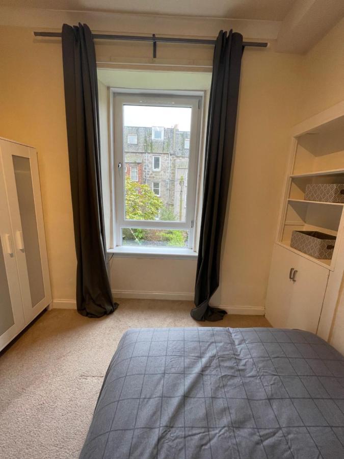 Beautiful 2 Bedroom Apartment- Prime Location, Aberdeen Centre 외부 사진