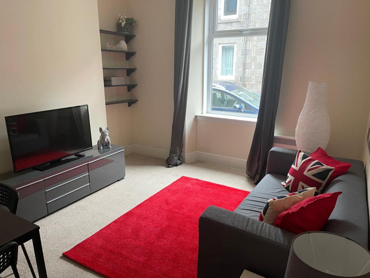 Beautiful 2 Bedroom Apartment- Prime Location, Aberdeen Centre 외부 사진