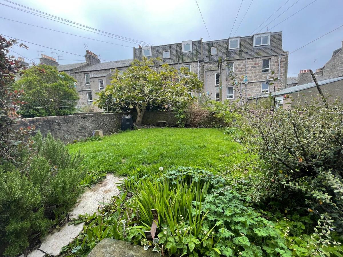 Beautiful 2 Bedroom Apartment- Prime Location, Aberdeen Centre 외부 사진