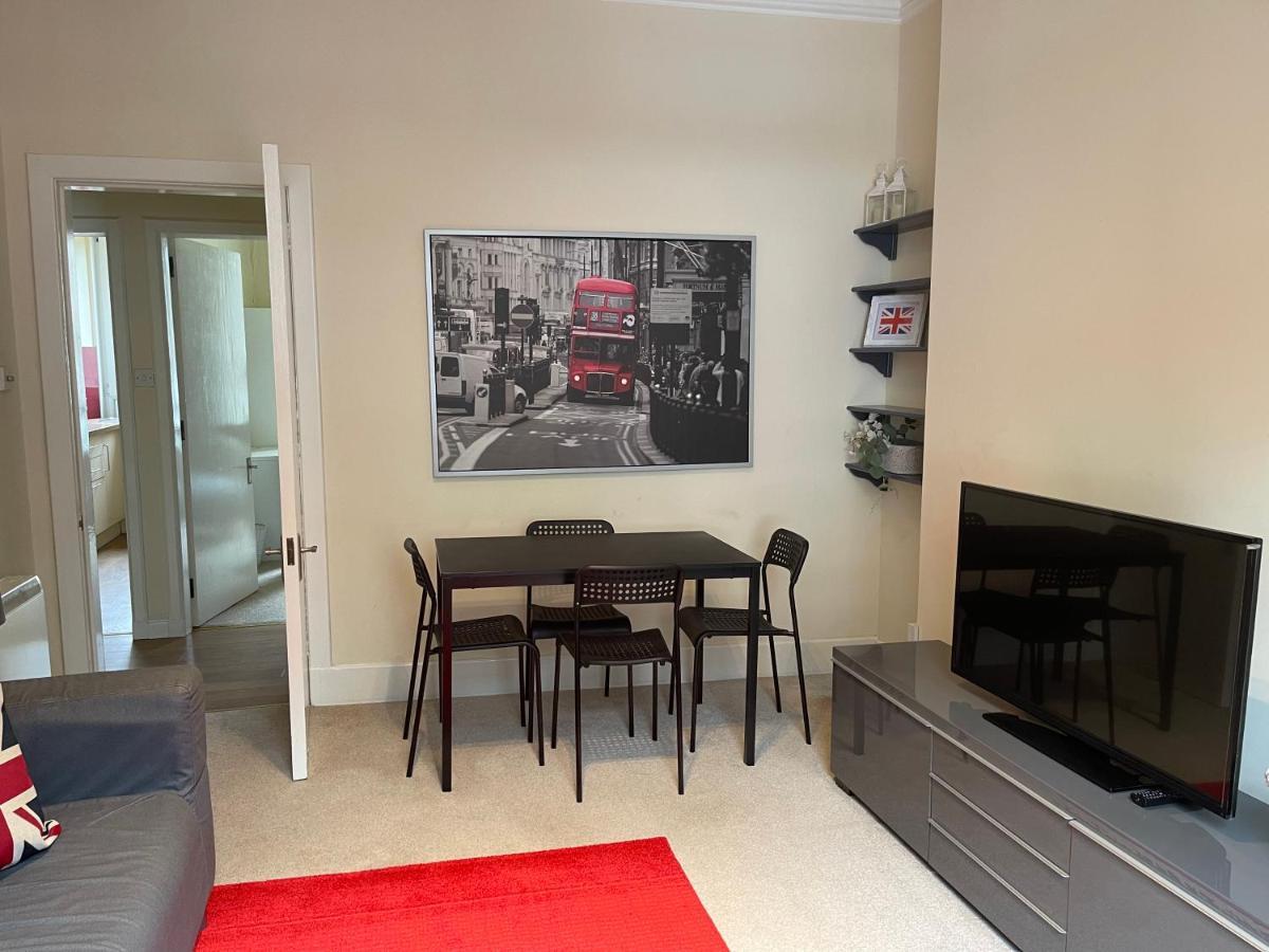 Beautiful 2 Bedroom Apartment- Prime Location, Aberdeen Centre 외부 사진