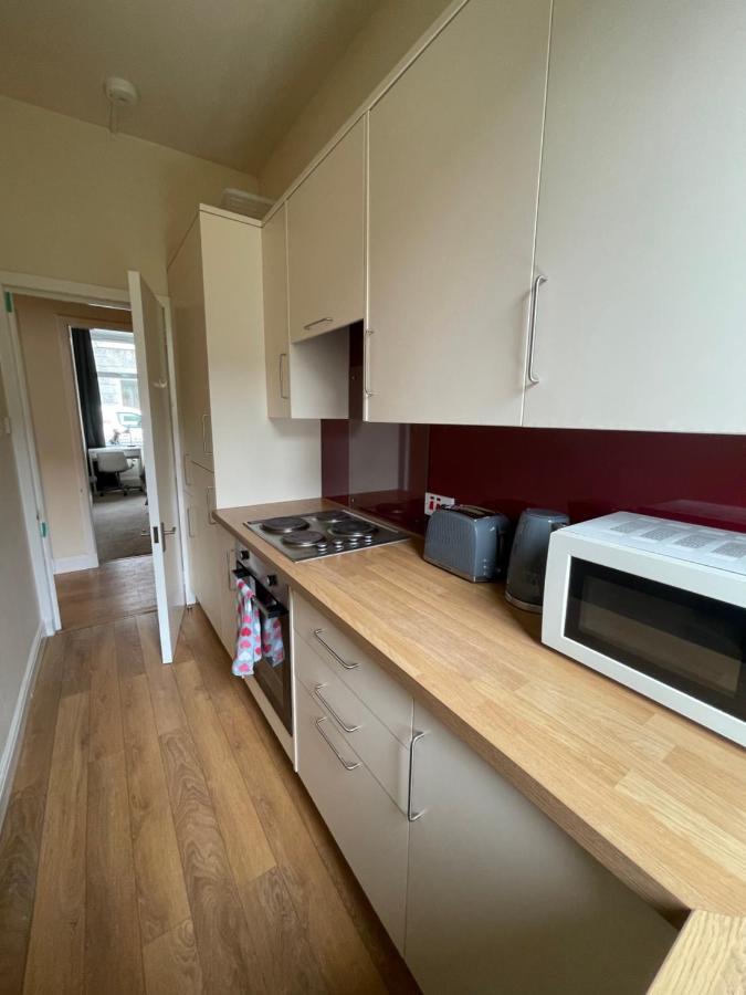 Beautiful 2 Bedroom Apartment- Prime Location, Aberdeen Centre 외부 사진