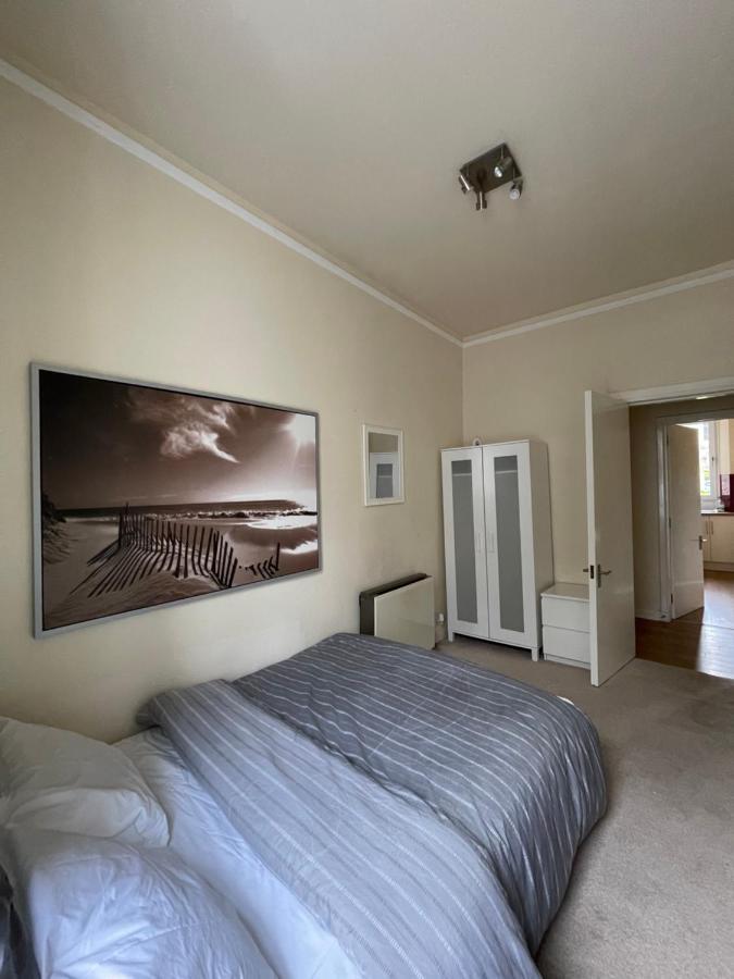 Beautiful 2 Bedroom Apartment- Prime Location, Aberdeen Centre 외부 사진