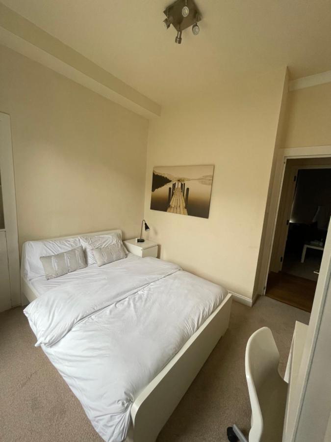 Beautiful 2 Bedroom Apartment- Prime Location, Aberdeen Centre 외부 사진