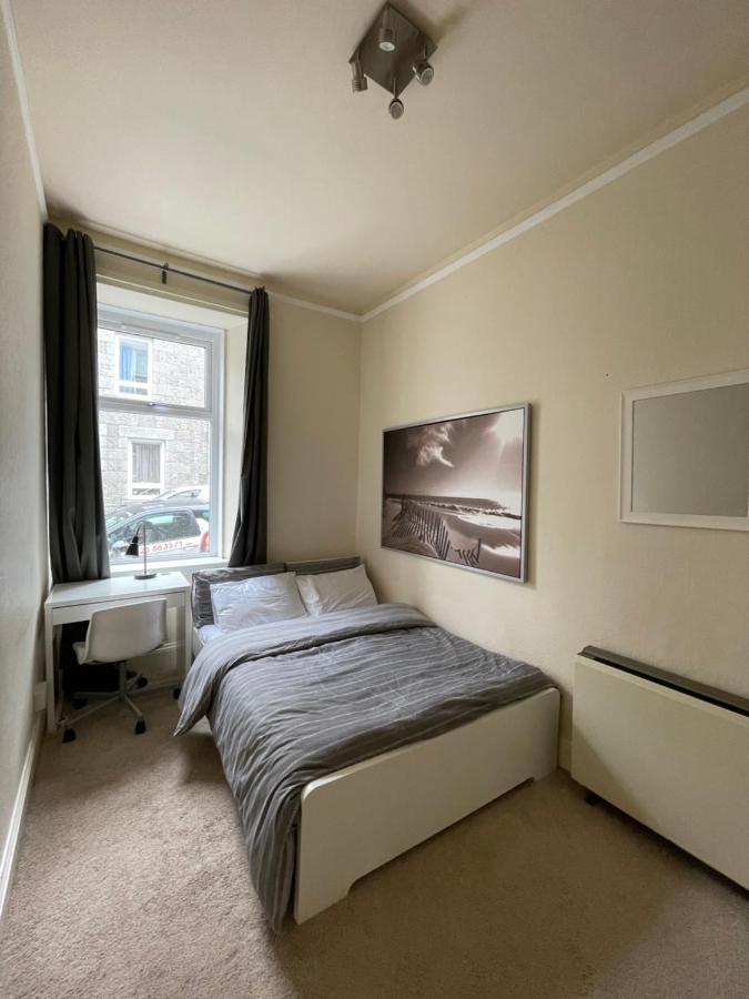 Beautiful 2 Bedroom Apartment- Prime Location, Aberdeen Centre 외부 사진