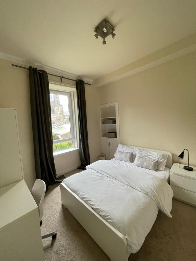 Beautiful 2 Bedroom Apartment- Prime Location, Aberdeen Centre 외부 사진